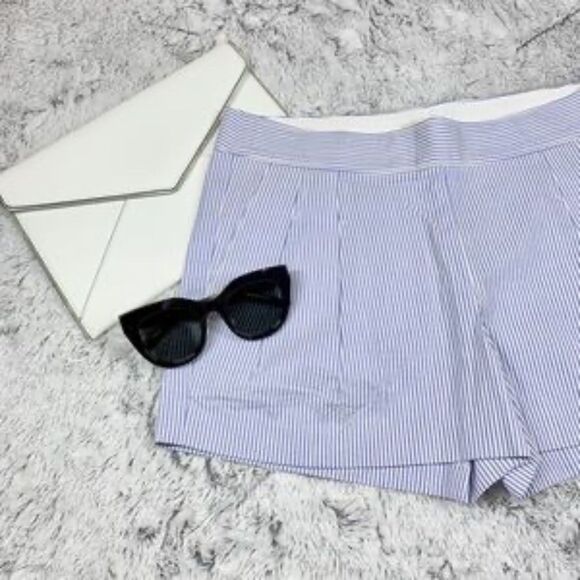 🔹NWT! J. Crew Blue & Pleated Seersucker Shorts🔹 - Picture 2 of 5